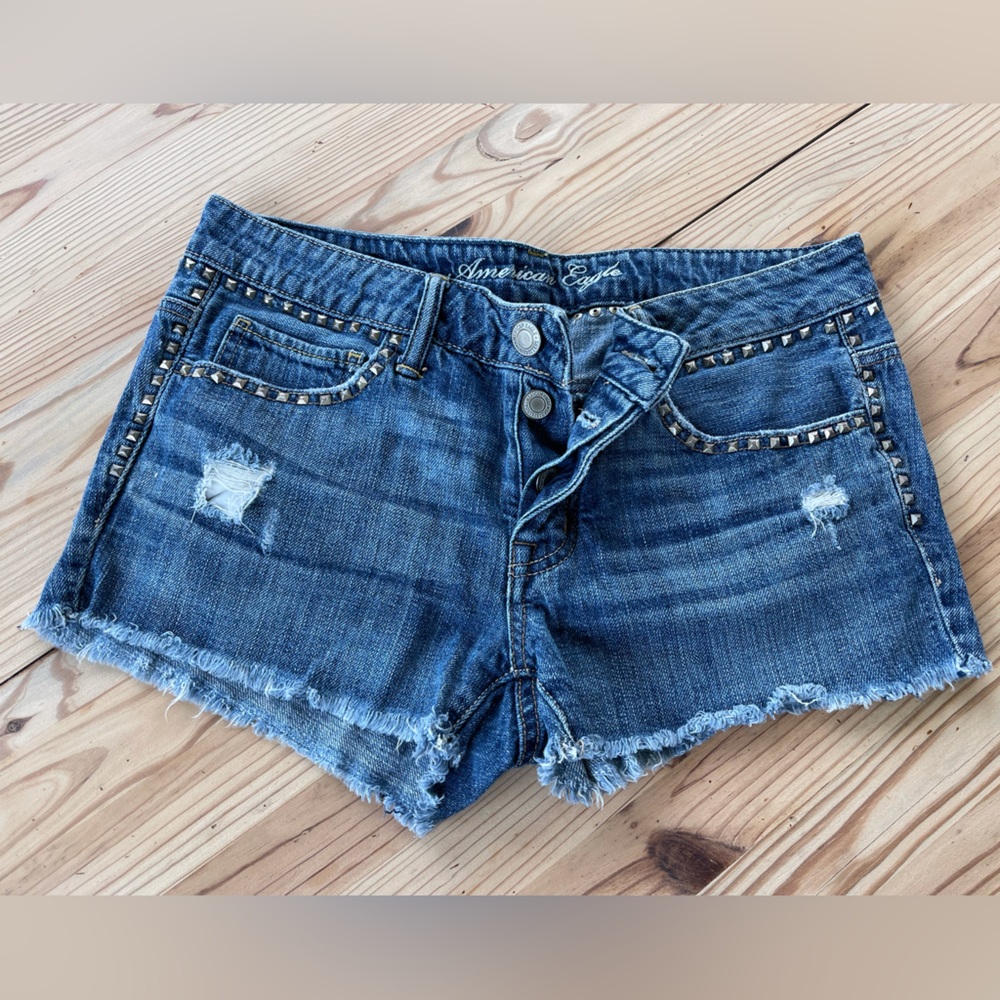 American Eagle studded denim jean short size 4